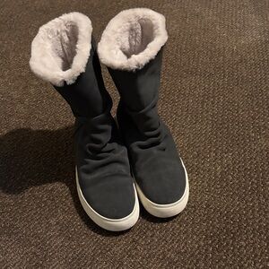 Worn twice! Taos Footwear dark gray and White Fur-Lined Boots